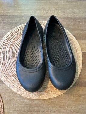 WOMEN'S BLACK CROCS KADEE II WORK FLATS - SIZE 10